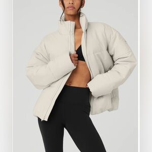 Alo Stretch Woven Street Puffer Jacket. UNISEX, size M, Bone color